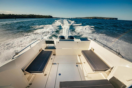 Катер Parker 800 Pilothouse